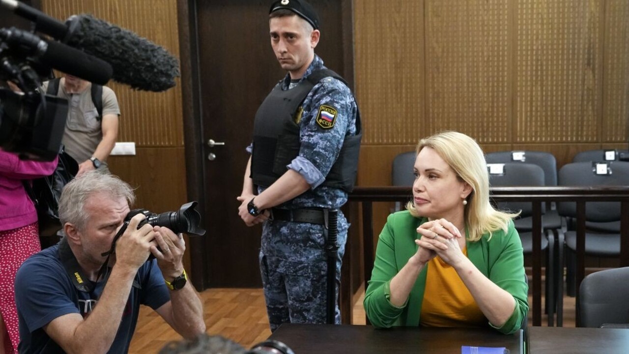 Novinárke, ktorá prerušila ruské vysielanie, súd nariadil ďalšiu pokutu. Má zaplatiť 40-tisíc rubľov