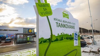 Lidl prestane poskytovať zákazníkom bezplatné nabíjanie elektromobilov