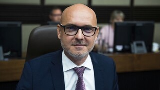 Slobodné a solidárne fungovanie. Gröhling oznámil covidové opatrenia na nový školský rok