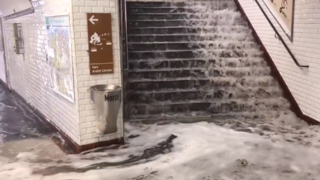 Extrémne sucho vystriedali silné búrky, voda zaplavila stanicu metra v Paríži