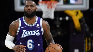 LeBron James podpísal nový dvojročný kontrakt s Los Angeles Lakers. Vynesie mu takmer 100 miliónov dolárov