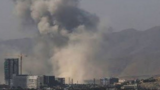 Pri výbuchu v mešite v Kábule zahynulo najmenej 21 ľudí. Útočiť mal samovražedný atentátnik