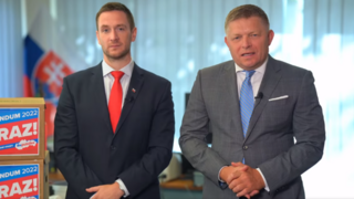Fico spojil sily s Uhríkom. Prezidentku vyzývajú, aby dala referendu zelenú