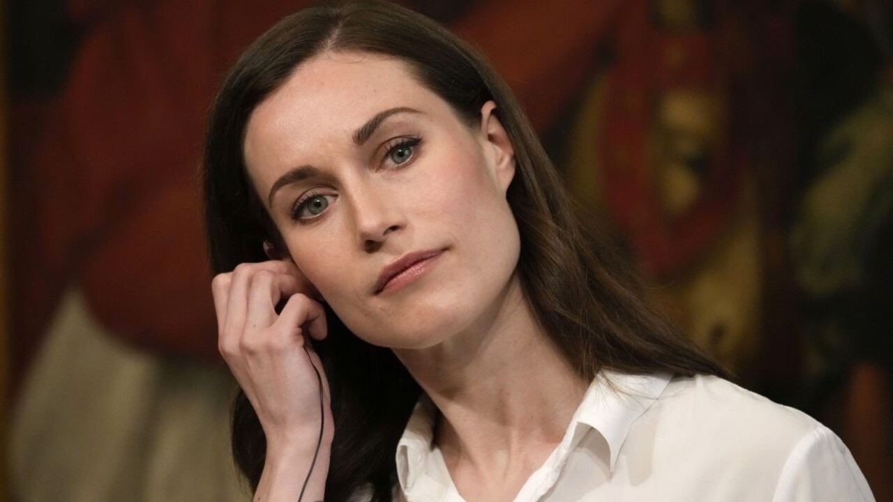 Uniklo video, ako sa fínska premiérka zabávala na večierku. Nemá problém podstúpiť drogový test