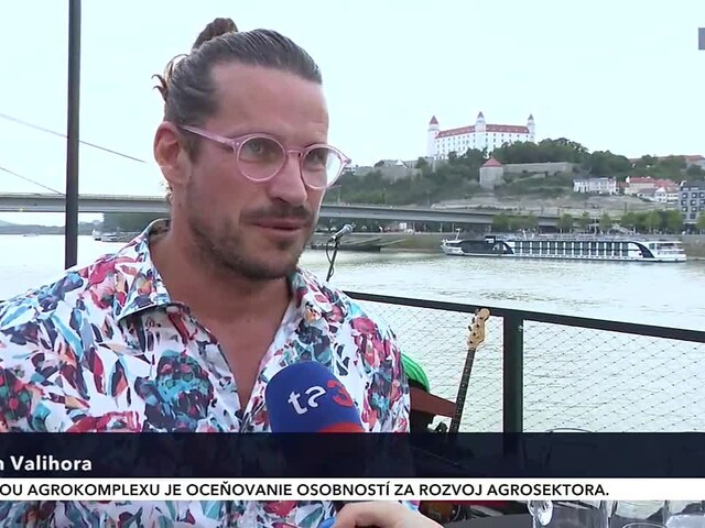 Martin Valihora sa postaral o hudobný zážitok na Dunaji. Ako trávi leto uznávaný bubeník?