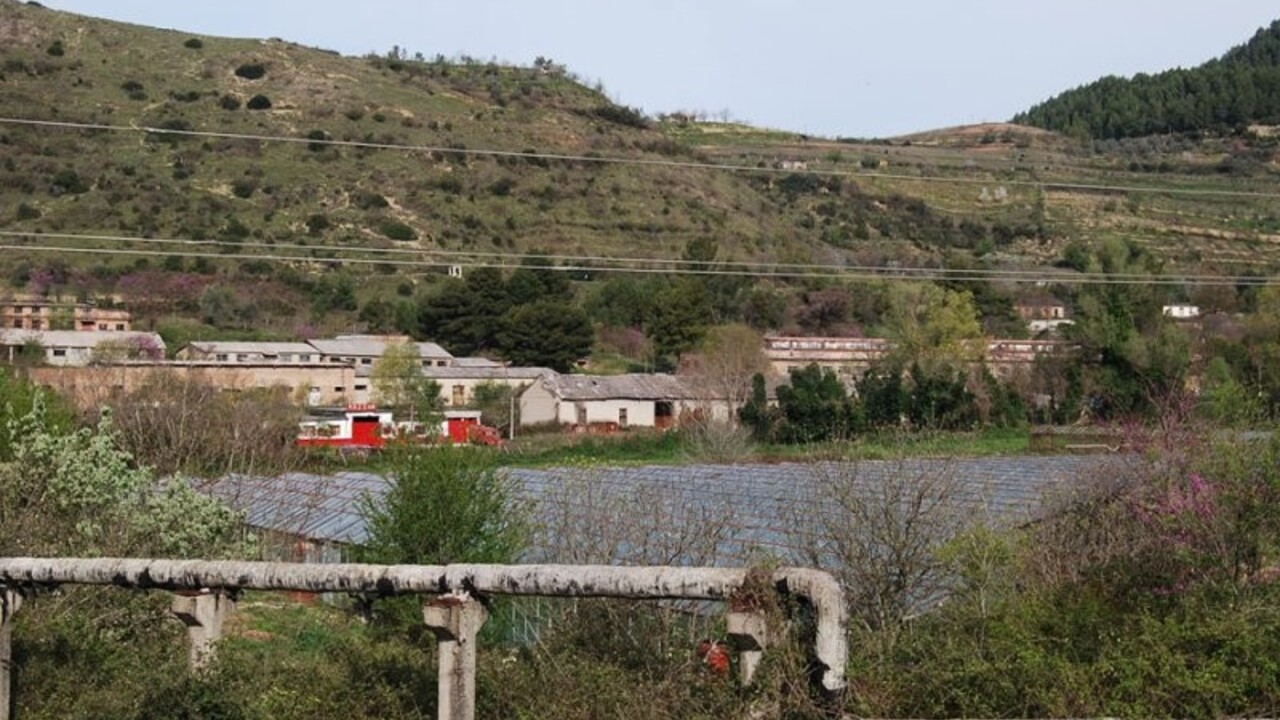 Čechov, ktorých zadržala albánska polícia kvôli fotografovaniu územia blízko zbrojovky, prepustili