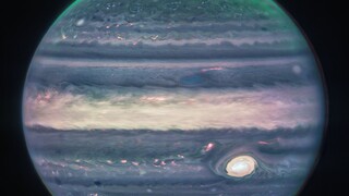 Teleskop Jamesa Webba opäť prekvapil. Zachytil búrky a polárnu žiaru Jupitera