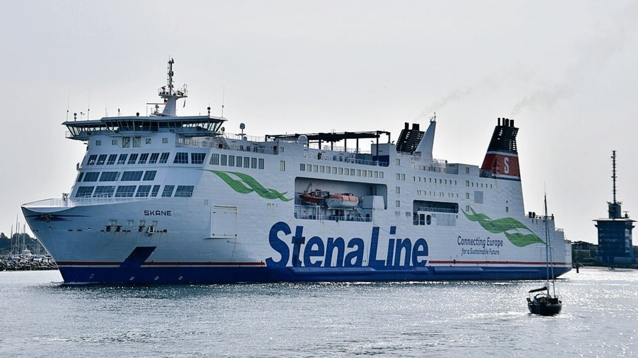 Pri pobreží Švédska horel trajekt, na ktorého palube bolo 300 ľudí. Nikto z nich sa nezranil