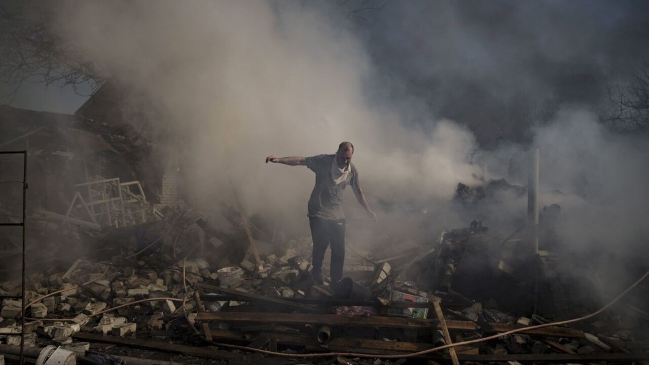 Útok na Charkov si vyžiadal päť obetí, vedenie mesta vyzvalo ľudí k presunu do krytov