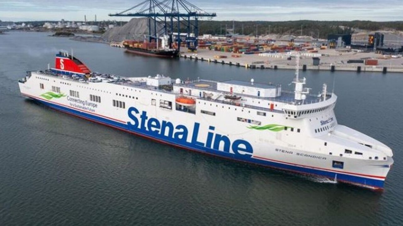 Požiar švédskeho trajektu si nevyžiadal žiadnu obeť, horieť začalo v chladiarenskom vozidle