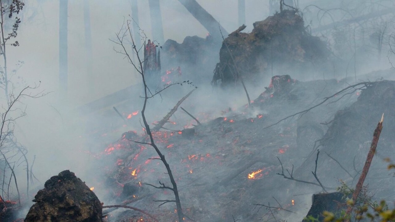 Traja dobrovoľní hasiči zakladali požiare, potom ich sami hasili. Polícia ich obvinila