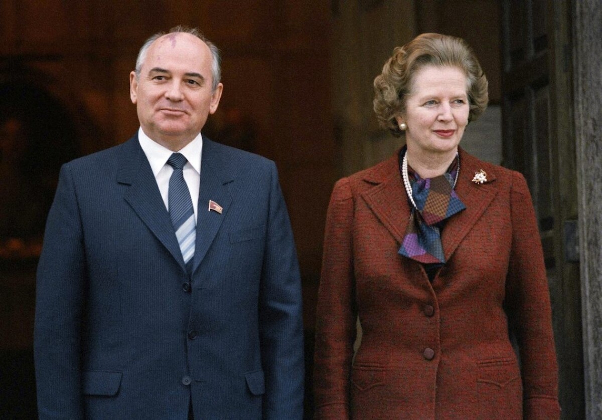 Sovietsky vodca Michail Gorbačov a britská premiérka Margaret Thatcherová v roku 1984 v Londýne.