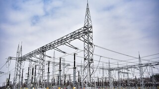 Európska komisia pracuje na núdzových opatreniach v súvislosti elektrinou. Zvažuje zavedenie cenového stropu