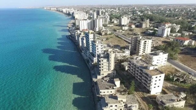 Kedysi sa tu stretávali filmové hviezdy, dnes sa Varosha považuje za mesto duchov