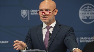 Gröhling podal demisiu. Odniesol ju do podateľne Prezidentského paláca