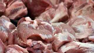Pre spracovateľov mäsa je situácia kritická. Na vysoké ceny energií reagujú zdražovaním