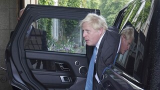 Boris Johnson opustil zámok Balmoral v Škótsku, mal tam odovzdať svoju rezignáciu do rúk kráľovnej