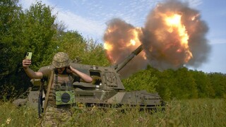 Zelenského poradca: Armáda spustila dve protiofenzívy, útočí proti Rusom na východe a juhu Ukrajiny
