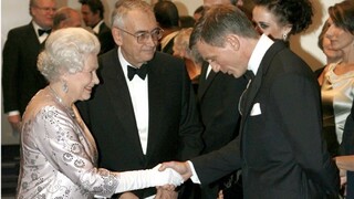 Kráľovná Alžbeta II. a Daniel Craig spolu nakrúcali vtipný skeč pre olympijské hry. Mal som veľké šťastie, tvrdí