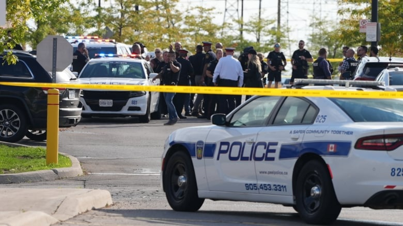 Pri kanadskom Toronte sa strieľalo. Útočník zabil dopravného policajta a civilistu