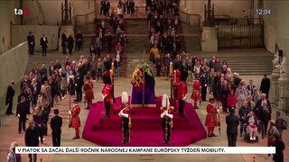 Briti prebdeli noc a deň, aby sa rozlúčili s kráľovnou Alžbetou II. Mnohí to pokladajú za česť