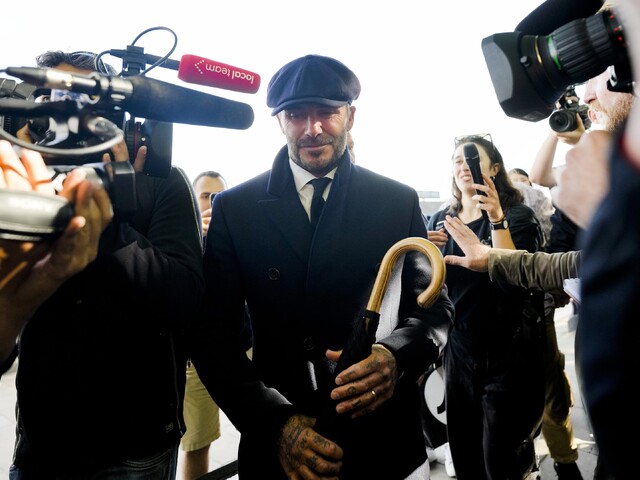 V rade si vystál 13 hodín. S britskou kráľovnou sa prišiel rozlúčiť aj David Beckham