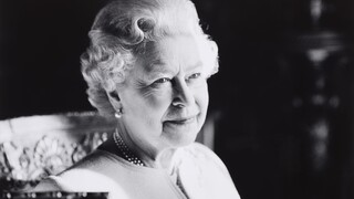 ONLINE: Koniec rozlúčky. Kráľovnú Alžbetu II. pochovali po boku jej manžela, vojvodu z Edinburghu