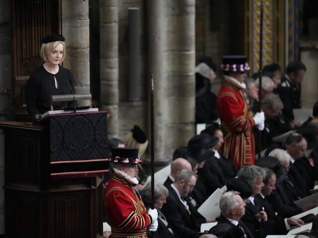 Pohreb kráľovnej Alžbety II. vo fotografiách. Ako to vyzeralo vo vnútri Westminsterského opátstva?
