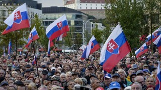 FOTO: Na protivládnom proteste pred Prezidentským palácom vystúpili Fico, Danko aj Uhrík