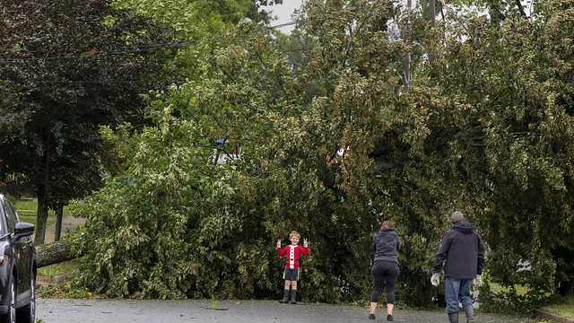 Hurikán Fiona zasiahol pobrežie Kanady. Bez prúdu je pol milióna domácností