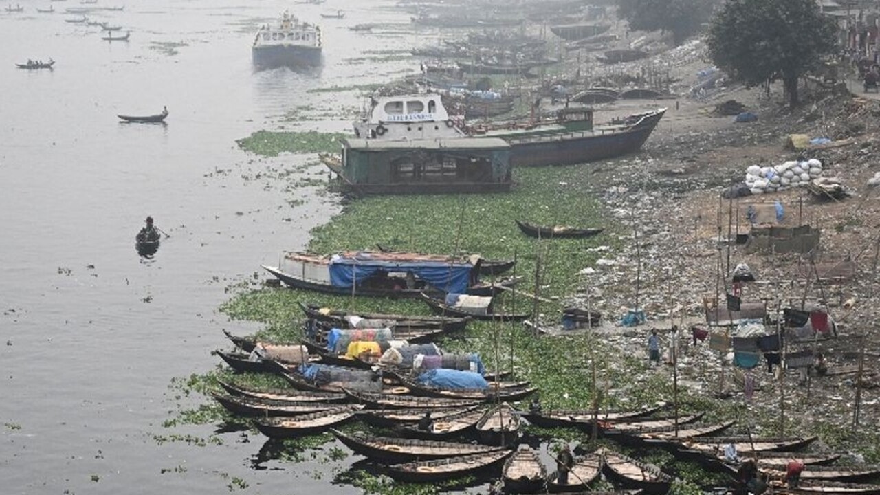 Pri nehode trajektu v Bangladéši zahynulo najmenej 24 ľudí, vyše 30 je nezvestných