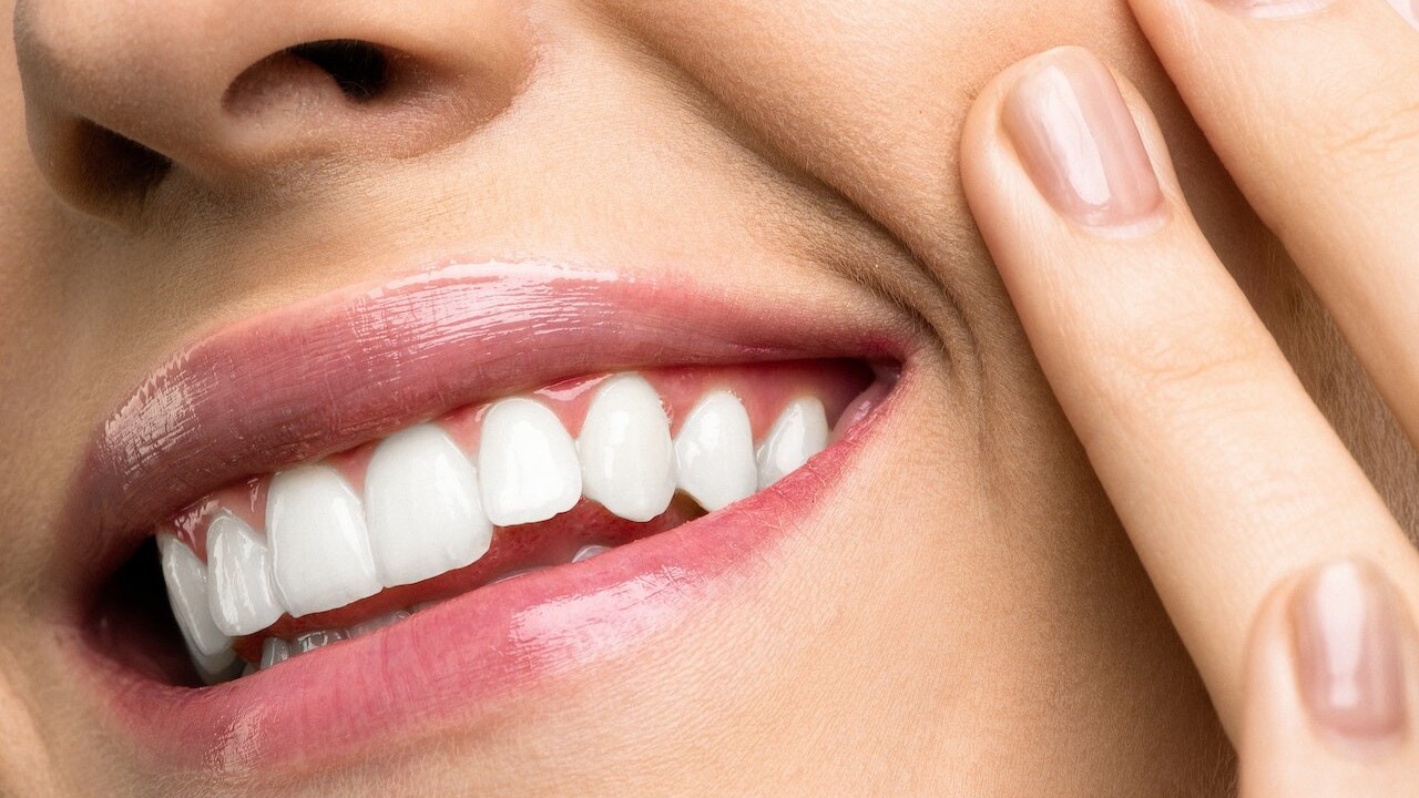 Domáce bielenie zubov: Skúste prírodné recepty, na ktoré stačia zásoby zo špajze