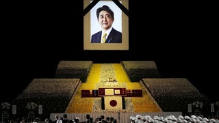 V Tokiu sa uskutočnil pohreb zavraždeného expremiéra Abeho, zúčastnilo sa ho takmer päťtisíc hostí