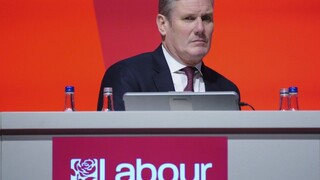 Britskí labouristi v prieskumoch zvyšujú náskok, chystajú sa na vládnutie