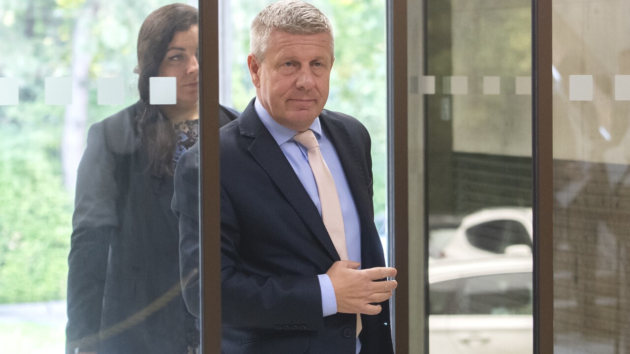 Otázka platov zdravotníkov sa stále rieši, povedal Lengvarský. Je možné, že ich navýšia ešte viac