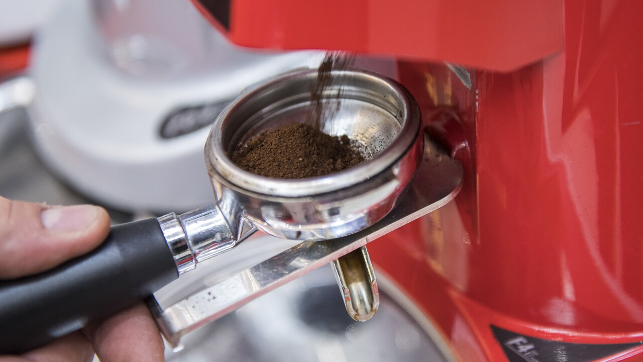 Dobrá správa pre milovníkov kávy. Dve až tri šálky denne môžu prispieť k dlhovekosti