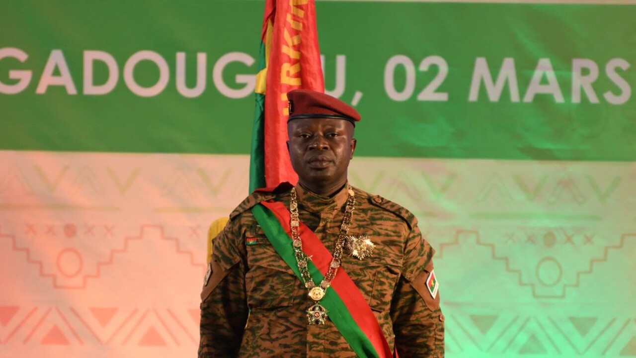 Armáda v Burkine Faso zvrhla prezidenta, po polnoci tiež uzatvorí hranice