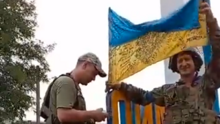 Ukrajinci vstúpili do mesta Lyman a vztýčili vlajku. Rusko stiahlo svojich vojakov