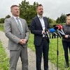 Ruská ambasáda šírila hoaxy o hroboch v Ladomirovej. Heger navštívil cintorín