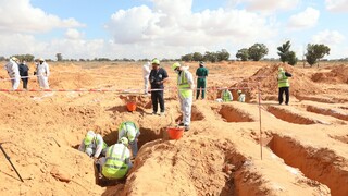 Na mieste bývalej školy v Líbyi našli masový hrob, ukrýval viac ako 40 tiel