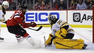 NHL: Slafkovský asistoval a Tatar skóroval, prípravný zápas sa slovenskej dvojici vydaril