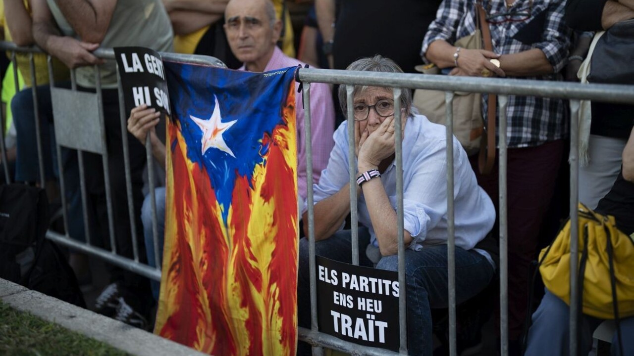 Vládnuca koalícia v Katalánsku sa rozpadla, odišla strana Spoločne za Katalánsko