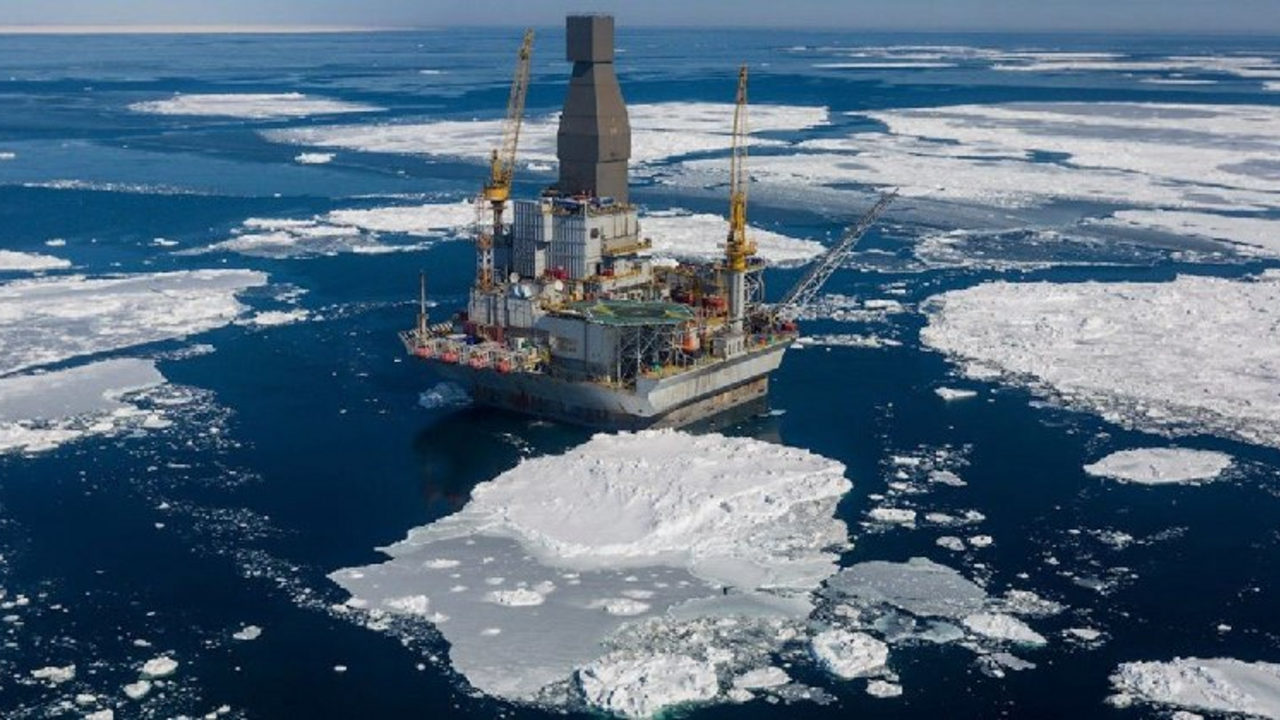 Putin podpísal dekrét, ktorý previedol Sachalin 1 pod ruskú správu. Ťažba ropy od začiatku vojny výrazne klesla