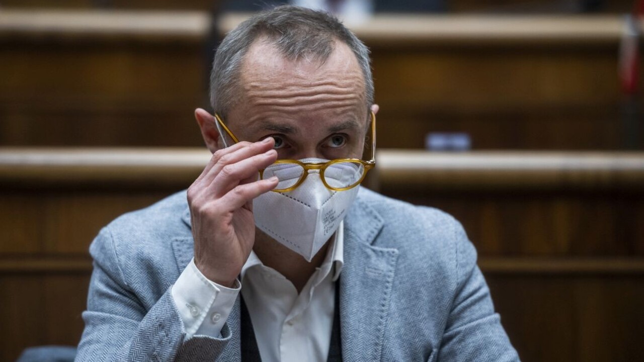 Valášek stiahol návrh zákona o pomoci tehotným ženám. Nechce, aby sa rokovalo o návrhu Záborskej