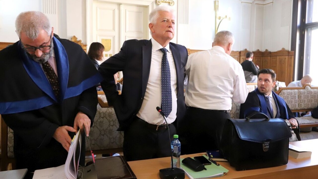 Začal sa proces v kauze Mýtnik. Obžalovaných je šesť osôb, medzi nimi aj bývalý štátny tajomník