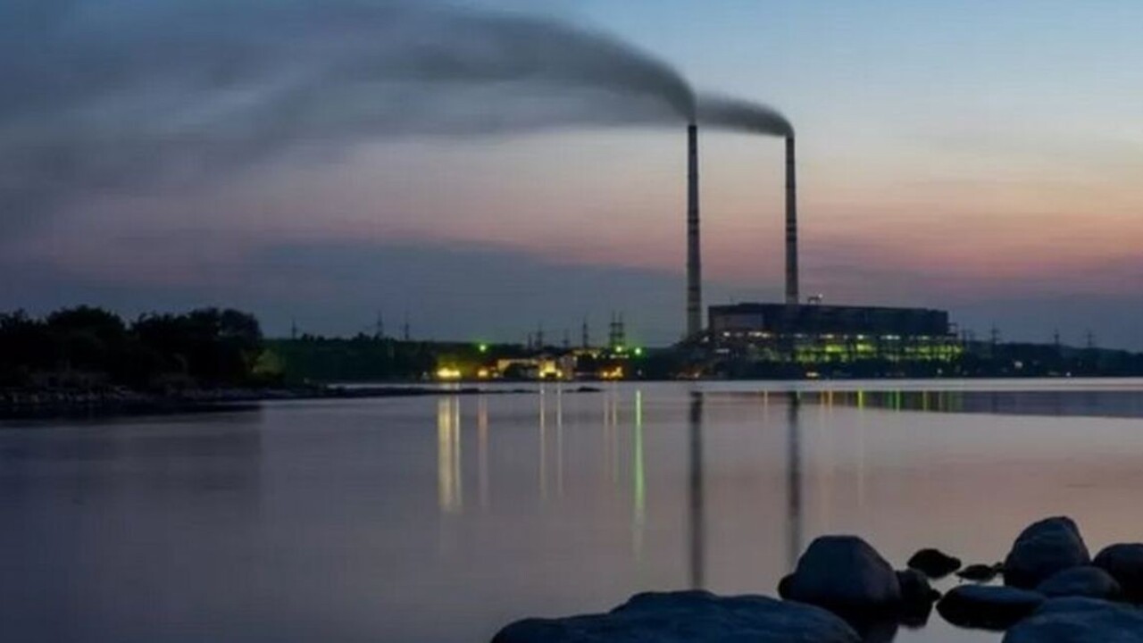 Rusko viacnásobne útočilo na Ladyžynskú elektráreň, počas jedného náletu v nej zasahovali záchránari