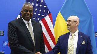 Americký minister obrany pochválil ukrajinské jednotky, krajine prisľúbil pomoc Kontaktnej skupiny