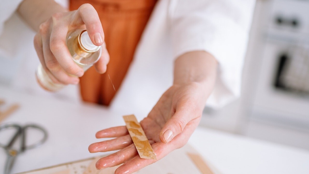 Olej v spreji v domácnosti viac než len na varenie: V kuchyni sa už nič neprilepí