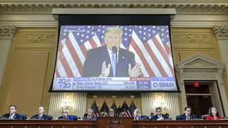 Vyšetrovací výbor predvoláva Trumpa v spojitosti s útokom na Kapitol
