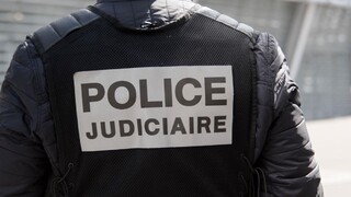 Ohavný čin. Vo Francúzsku našli v cestovnom kufri telo malého dievčaťa